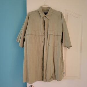 Green Lightweight Shirt Jacket with Collared Design